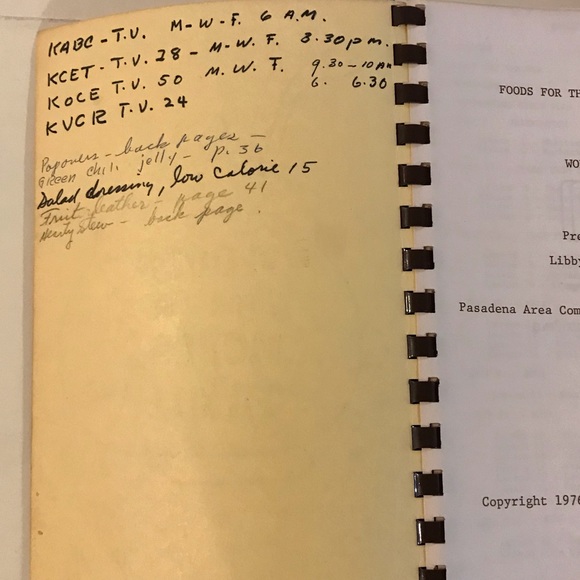 VINTAGE 1976 Foods for the Modern Family Workbook - Picture 2 of 11